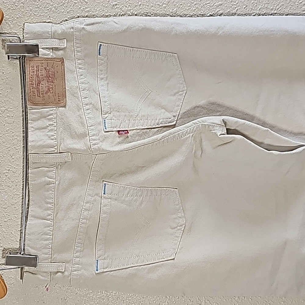 LEVI'S Cream Capri - Picture 3 of 6
